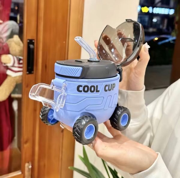 Mars Shaped Cool Car Straw Water Bottle For Children.