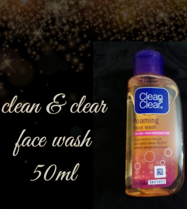 Clean & Clear ESSENTIALS Foaming Facial Cleanser - 50ml - Image 2