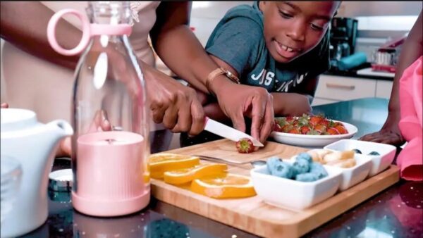 MINI FRUIT JUICER BLENDER - Image 3
