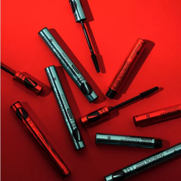 ESSENCE maximum DEFINITION mascara: - Image 3