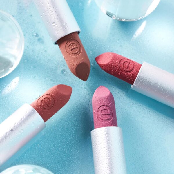 Essence hydra MATTE lipstick 404 - Image 6