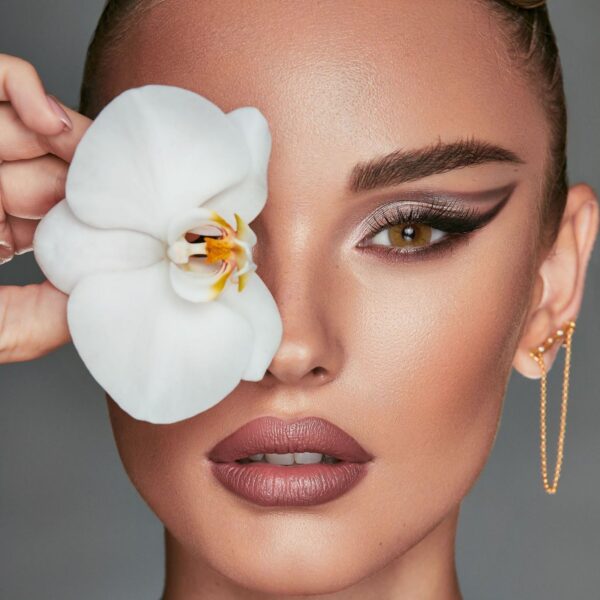 Bella One Day Citrine Crystal Contact Lenses. - Image 4