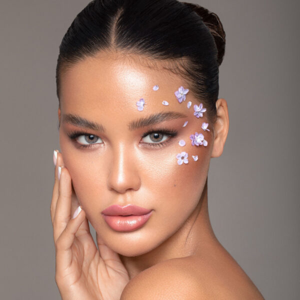 Bella Natural Cool Gray Contact Lenses. - Image 3