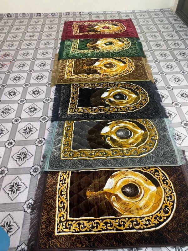 Hajr Al Aswad (Black Stone) Prayer Mat   Jaye Namaz Royal (Pray Mat):(Aousam Colors)