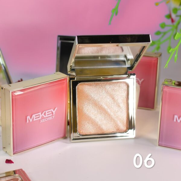 𝐌𝐞𝐤𝐞𝐲 𝐱𝐞𝐜𝐫𝐞𝐭 𝐋𝐮𝐦𝐢𝐧𝐨𝐮𝐬 𝐆𝐥𝐨𝐰 𝐇𝐢𝐠𝐡𝐥𝐢𝐠𝐡𝐭𝐞𝐫: Shine Bright with All-Day Radiance - Illuminating Makeup Must-Have!:Available in 6 Shiny Shades: - Image 2