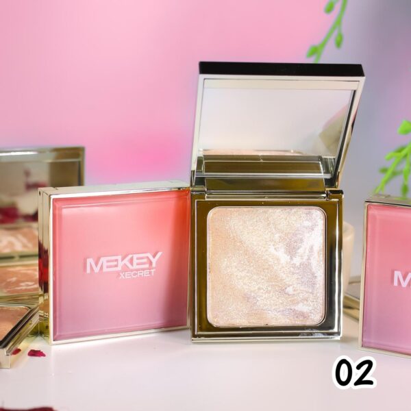 𝐌𝐞𝐤𝐞𝐲 𝐱𝐞𝐜𝐫𝐞𝐭 𝐋𝐮𝐦𝐢𝐧𝐨𝐮𝐬 𝐆𝐥𝐨𝐰 𝐇𝐢𝐠𝐡𝐥𝐢𝐠𝐡𝐭𝐞𝐫: Shine Bright with All-Day Radiance - Illuminating Makeup Must-Have!:Available in 6 Shiny Shades: - Image 7