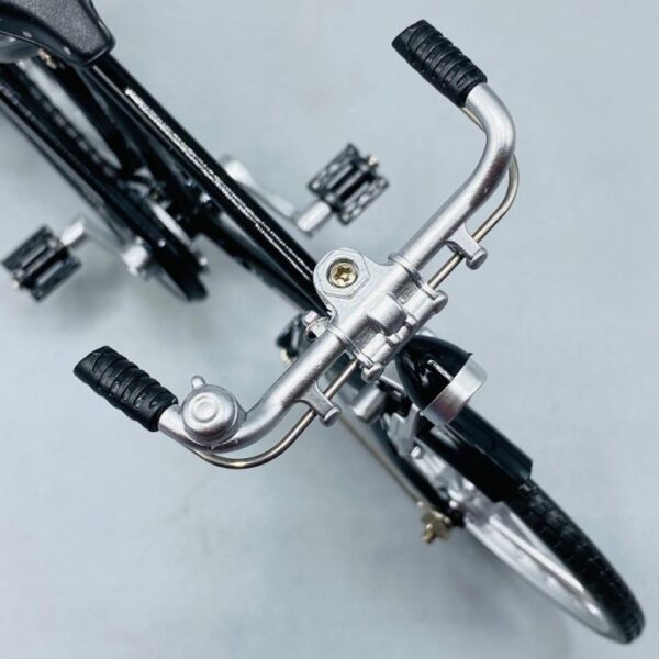 1:10 Scale Classic Diecast Bicycle (Toy) - Image 7