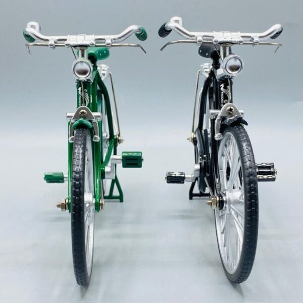1:10 Scale Classic Diecast Bicycle (Toy) - Image 8