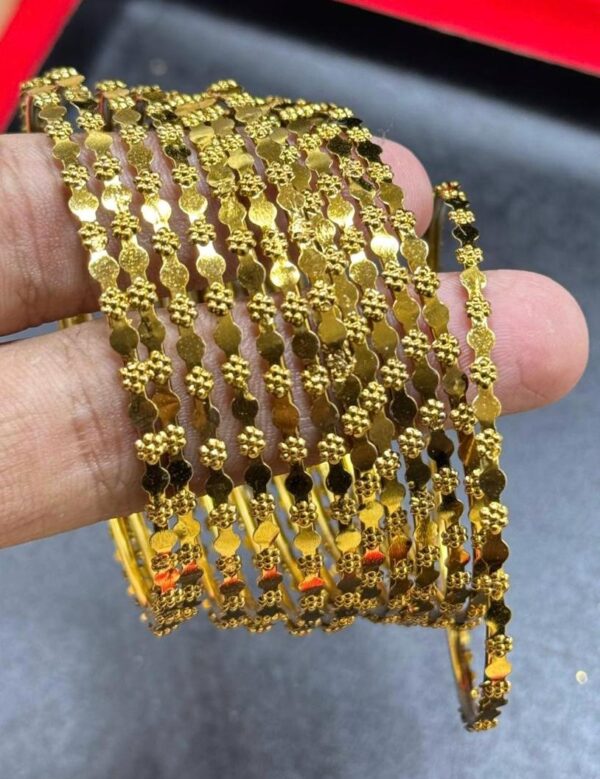 Silver/Golden Metal Bangle set 12pcs Bangles/Churhi set For Girls & Women, All sizes Available.