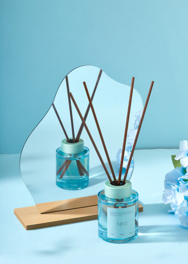 The Language of Flowers Series Reed Diffuser (British Mint, 100mL). - Image 4