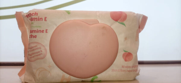 Peach Vitamin E Wet Wipes (80 Wipes). - Image 3