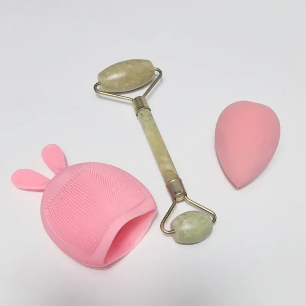 Noor Alazawi Pack Of 3 Set Sponge Powder Puff +Silicon Face Brush +Jade Roller Massager Pack Of 3 Set - Image 2
