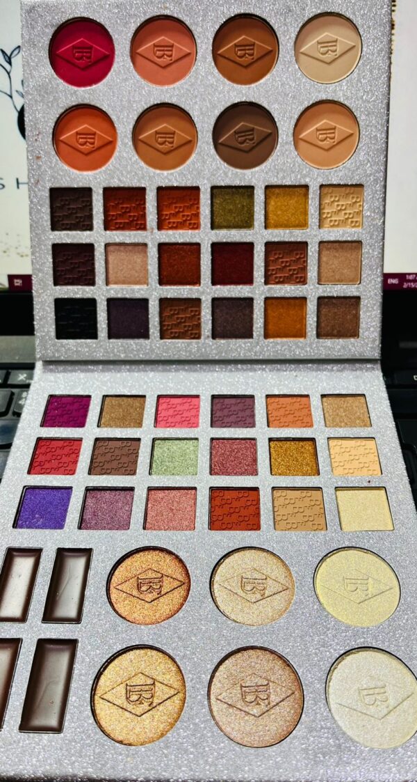 Eyeshadow Palette 54 colors Matte Glitter Color Eyeshadow, High Pigment Waterproof Long-Lasting