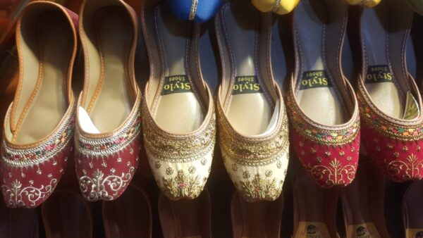 Stylish khussa for Girls And Women Available in Different Colors.