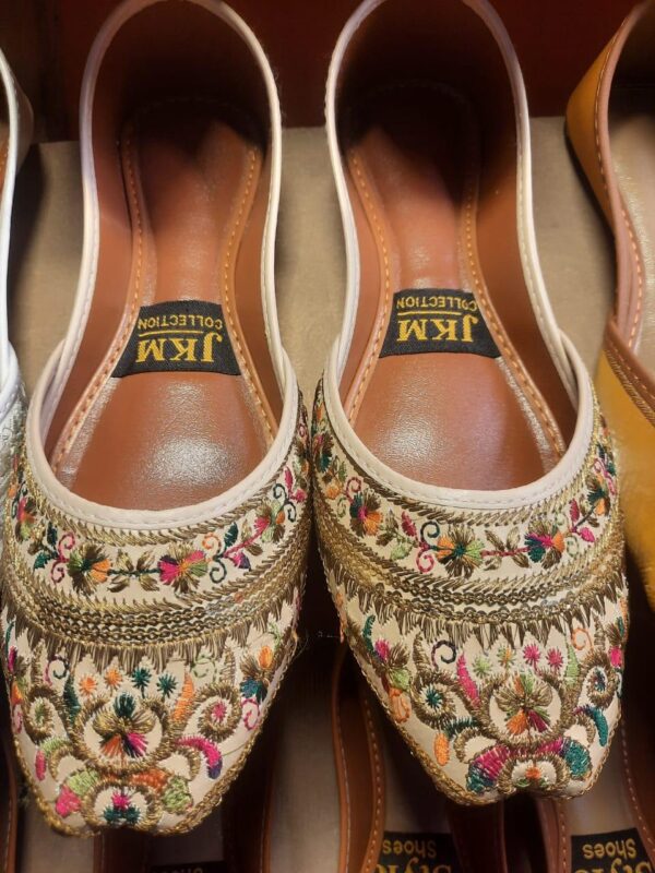 Embroidery khussa for woman, Casual wear Khussa For ladies.