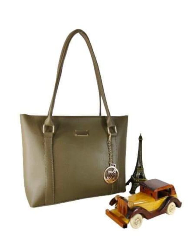 Best quality Bags for Girls and Women, shoulder bags for girl, women travel bags, crossbody fashion bags.