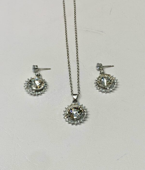 China Gold Locket Set By unique Fancy Jewellery Available in 6 Colors. - Image 2