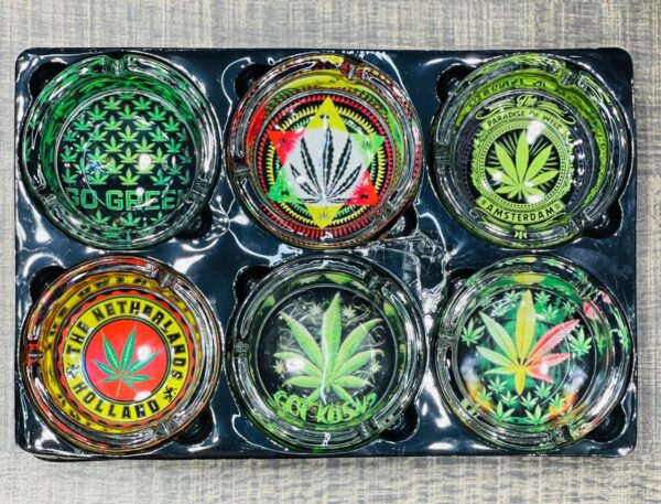 Colourful Round Shape Cigarette Ashtray Tray, home decor Ashtray, Round Glass Smoking Ashtray (1 Pc).