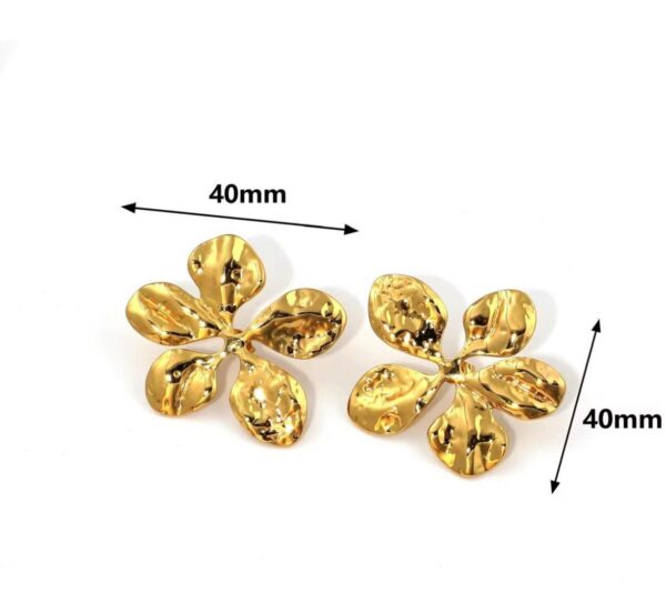 High Quality Stylish Earrings Tops for girls and Women. - Image 6