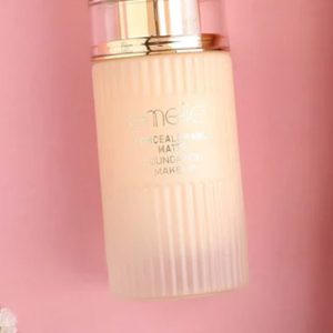 Emelie concealer matte Foundation