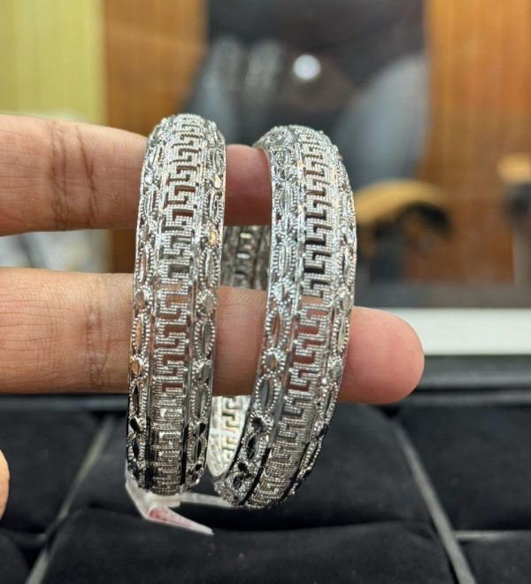 China Gold Bangles, Unique And Different designs bangles for girls And Women - Image 3