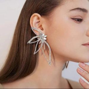 Sparkling Maple Leaf Stud Earrings Exquisite Women's Fashion Jewelry
