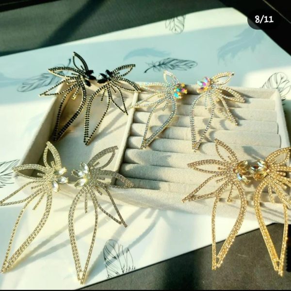 Sparkling Maple Leaf Stud Earrings Exquisite Women's Fashion Jewelry - Image 4