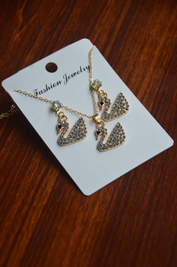 Stylish China gold Locket Set with chain for girls by unique fancy jewelry - Image 9