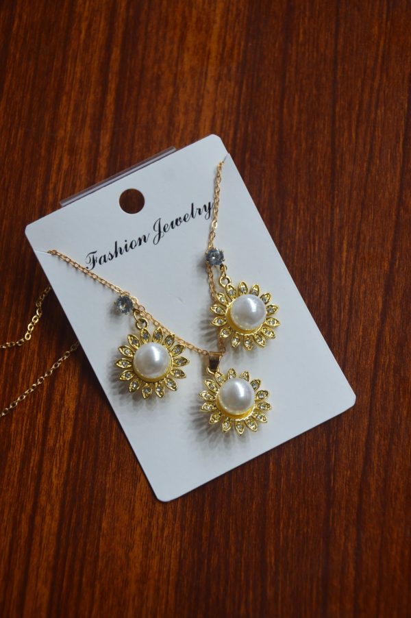 Stylish China gold Locket Set with chain for girls by unique fancy jewelry