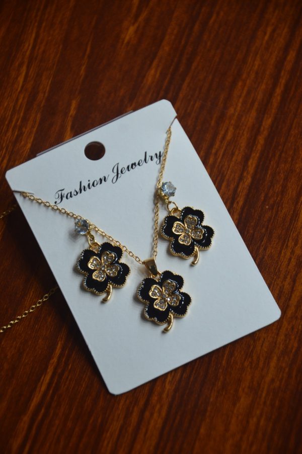 Stylish China gold Locket Set with chain for girls by unique fancy jewelry - Image 3