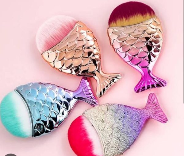 Cosmetic Fishtail Brush Make Up Tools 1pcs