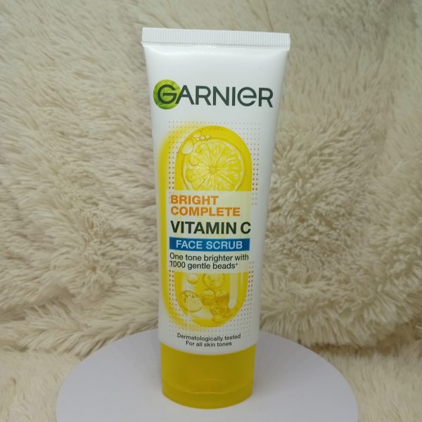 Garnier Bright Complete Vitamin C Face Scrub, 100 ml.