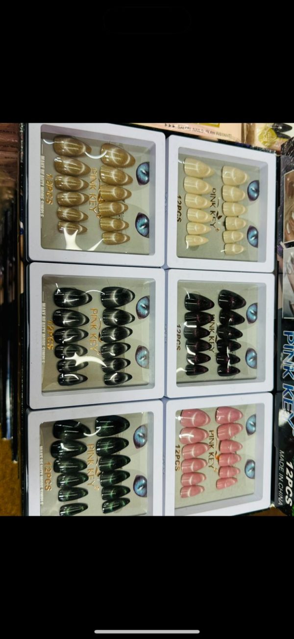 PIN KEY Almond Shaped Chrome 12 Pcs Press On Artificial Nails: - Image 9