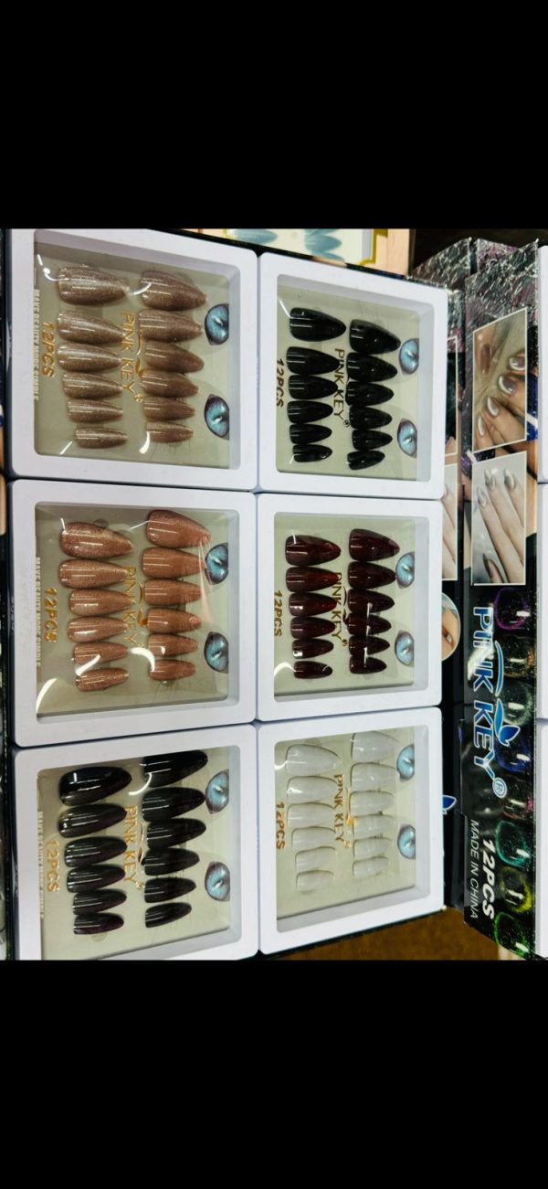 PIN KEY Almond Shaped Chrome 12 Pcs Press On Artificial Nails: - Image 11