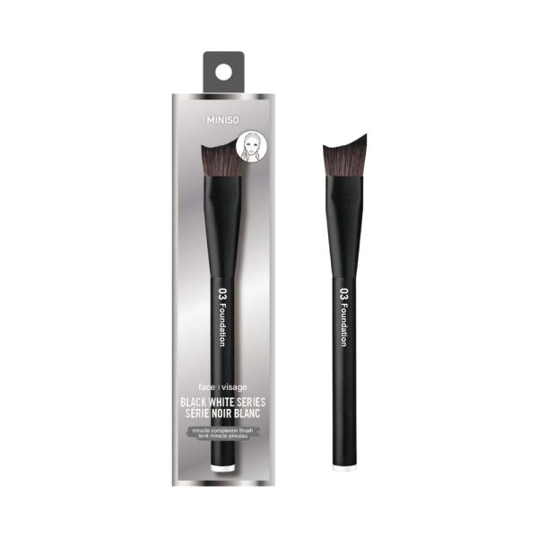 Miniso Classic Black White Series Foundation Brush.