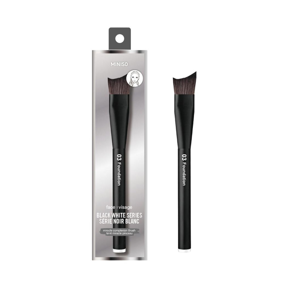 Miniso Classic Black White Series Foundation Brush.