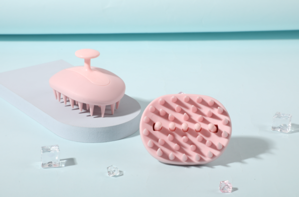 Miniso 2-in-1 Shampoo Brush.
