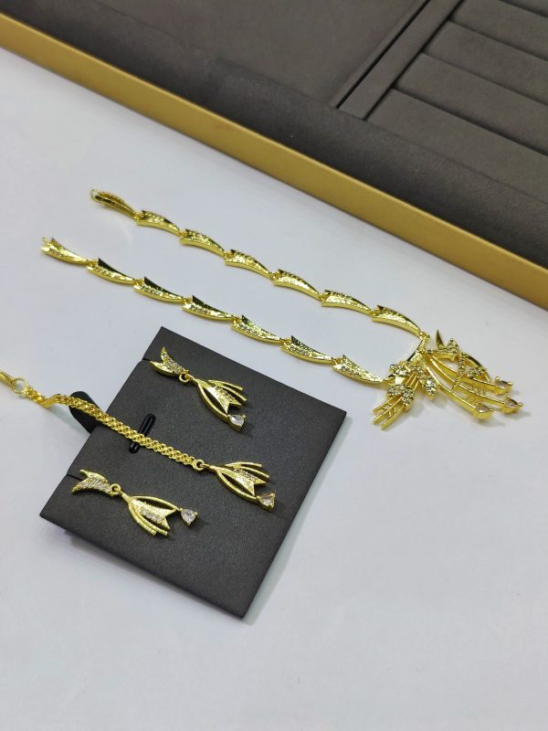 One Carat American Diamond Stones Set With Tikka Exclusive By Unique Fancy Jewellery. - Image 5