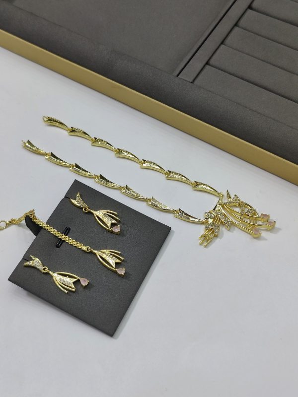 One Carat American Diamond Stones Set With Tikka Exclusive By Unique Fancy Jewellery. - Image 4