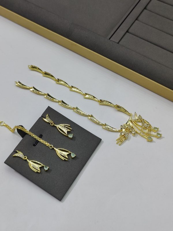 One Carat American Diamond Stones Set With Tikka Exclusive By Unique Fancy Jewellery. - Image 2