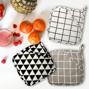 "Heat-Resistant Quilted Pot Holders – Durable Kitchen Grip Pads (1 Pair)"